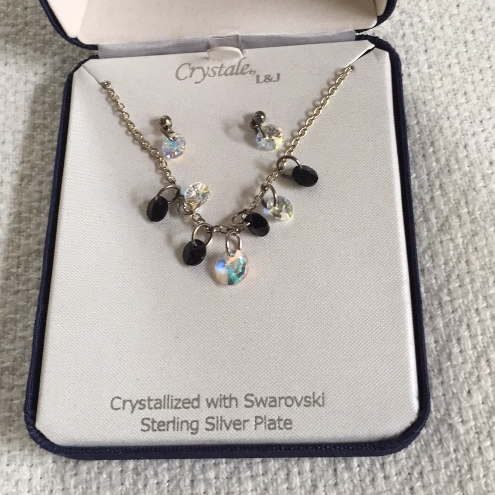 Crystals earrings and necklace set🌷🌷🌷🌷